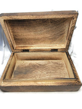 Load image into Gallery viewer, Carved Wooden Jewelry Box - Large Daisy
